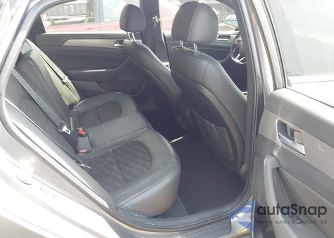 2018 Hyundai Sonata Sport 2.0T z USA, uszkodzony, nr VIN 5NPE34AB7JH689589